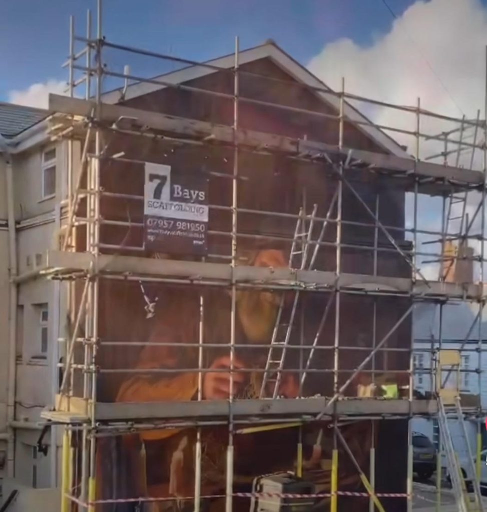 newquay mural scaffolding